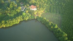 Luxury Cannelle lake villa