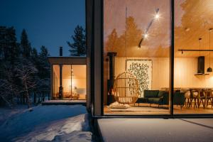 Moderni puuhuvila erämaan reunalla Kiilopäällä