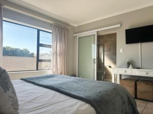 Sandy Shore Escape - Diaz