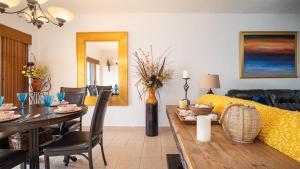 Fore Shore Retreat Organized Ocean Front Condo