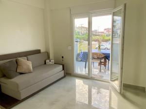 Mistral House Two Level Sea and Mountain Suite