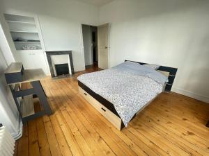 Appartement lumineux avec cour privée 2 chambres 6 personnes plein centre