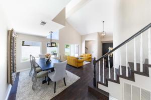 12 Mi to Disneyland! Sleek Suburban Home