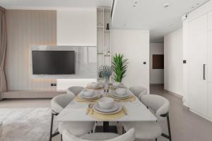 Private Pool Retreat Chic 2BR Sleeps 8