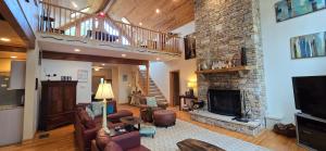 Four Seasons 4 bdrm Hot Tub & Pool Table by Ski Lift