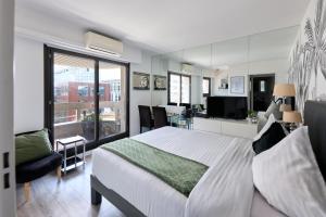 Beautiful modern fully furnished studio