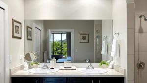 Pacifico L711 Resort Style 3BR Condo Coco