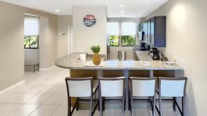 Pacifico L711 Resort Style 3BR Condo Coco