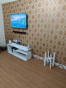 Kofis Cave - 1 bedroom Apartment with Balcony, WIFI, Gym and private Car park near Kisumu Airport