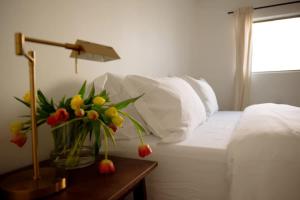 2 Bed 1 Bath Apt in Hollywood with Parking