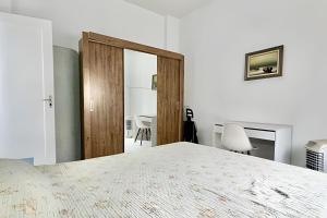 Vista praia do Embaré com Ar