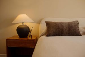 Modern Studio in Beachwood Canyon