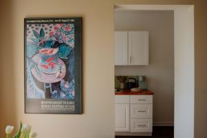 Modern Studio in Beachwood Canyon