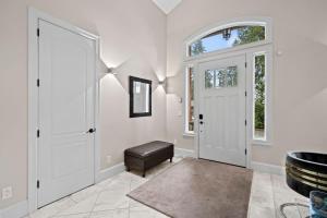 The Villa - Tuscan Bellevue Retreat - Free Parking & EV Port