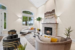 The Villa - Tuscan Bellevue Retreat - Free Parking & EV Port