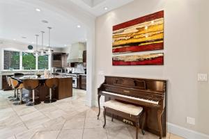 The Villa - Tuscan Bellevue Retreat - Free Parking & EV Port