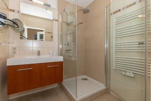 9987-Urlaubstraeume-Am-Meer-WE-3-4-Strandkorb-auf-der-Terrasse