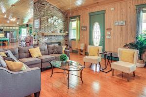 Private Hot Tub! Home Less Than 1 Mi to Lake Okeechobee