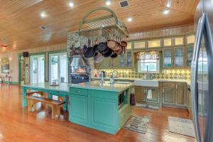 Private Hot Tub! Home Less Than 1 Mi to Lake Okeechobee