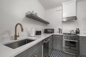 The Adaline Room #8 - Beautiful Hyde Park Apt, 2nd Floor, Steps to Bayshore