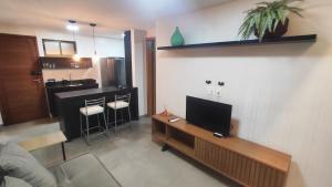 Lindo apto todo climatizado, piscina na cobertura