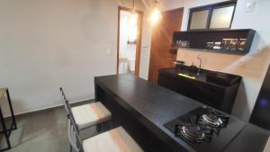 Lindo apto todo climatizado, piscina na cobertura