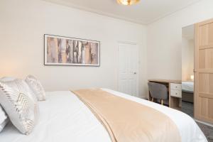 Spacious 3 Bed House Free Parking Ideal for Contractors and Families