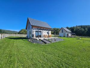 SierPlejs Hill - domki przy szlaku w Górach Sowich