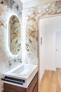 Michelangelo Moscova Golden House