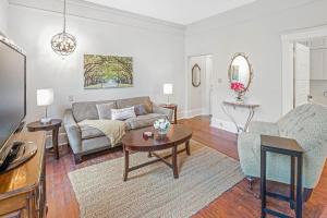 Oglethorpe Square Retreat by Lucky Savannah