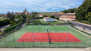 Lovely house with swimming pool and tennis court