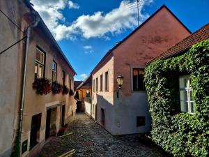 Apartments Aron Stinná