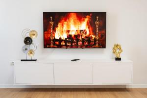 Emma Apartments Central 2BR, 2 Bath & Balcony