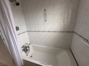 Modern Stay at Blackcastle Home