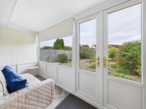 Bijou Abode- bungalow- free private parking and secure cabin