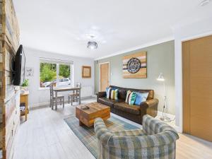 Bijou Abode- bungalow- free private parking and secure cabin