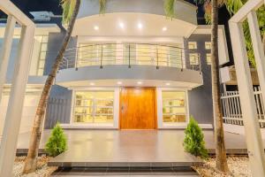 Encanto Mansion - 6BR Luxury Villa Near Walled City