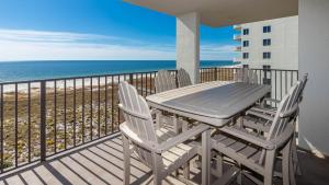 Phoenix VI 6701 condo