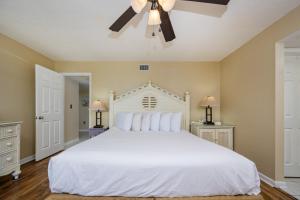 Phoenix VI 6701 condo