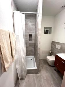 Modernes Studio mit eigenem Bad, Küche & Parkplatz