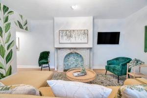 Hartridge House Garden Apartment by Lucky Savannah