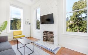 The Park House Carriage by Lucky Savannah