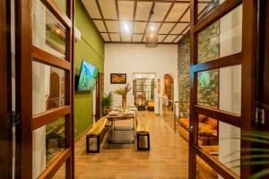 7BR Walled City Diamond Villa - Rooftop Heated Jacuzzi