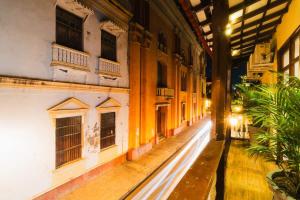 7BR Walled City Diamond Villa - Rooftop Heated Jacuzzi