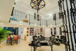 Walled City 9BR Luxury Villa - Jacuzzi & Pool Table