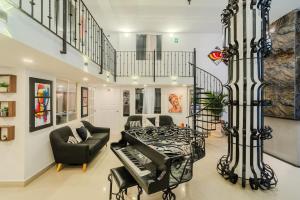 Walled City 9BR Luxury Villa - Jacuzzi & Pool Table