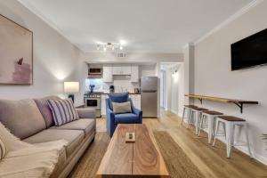 Lynwood Collection on Forsyth 4B by Lucky Savannah