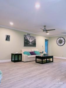 Rowland HTS new remodeled house,15miles to Disney