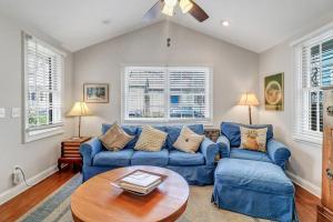 Pineapple Cottage by Lucky Savannah