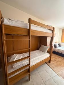 Studio Royal Plaza sleeps 4 Prime location, distance to ski lift - 50M